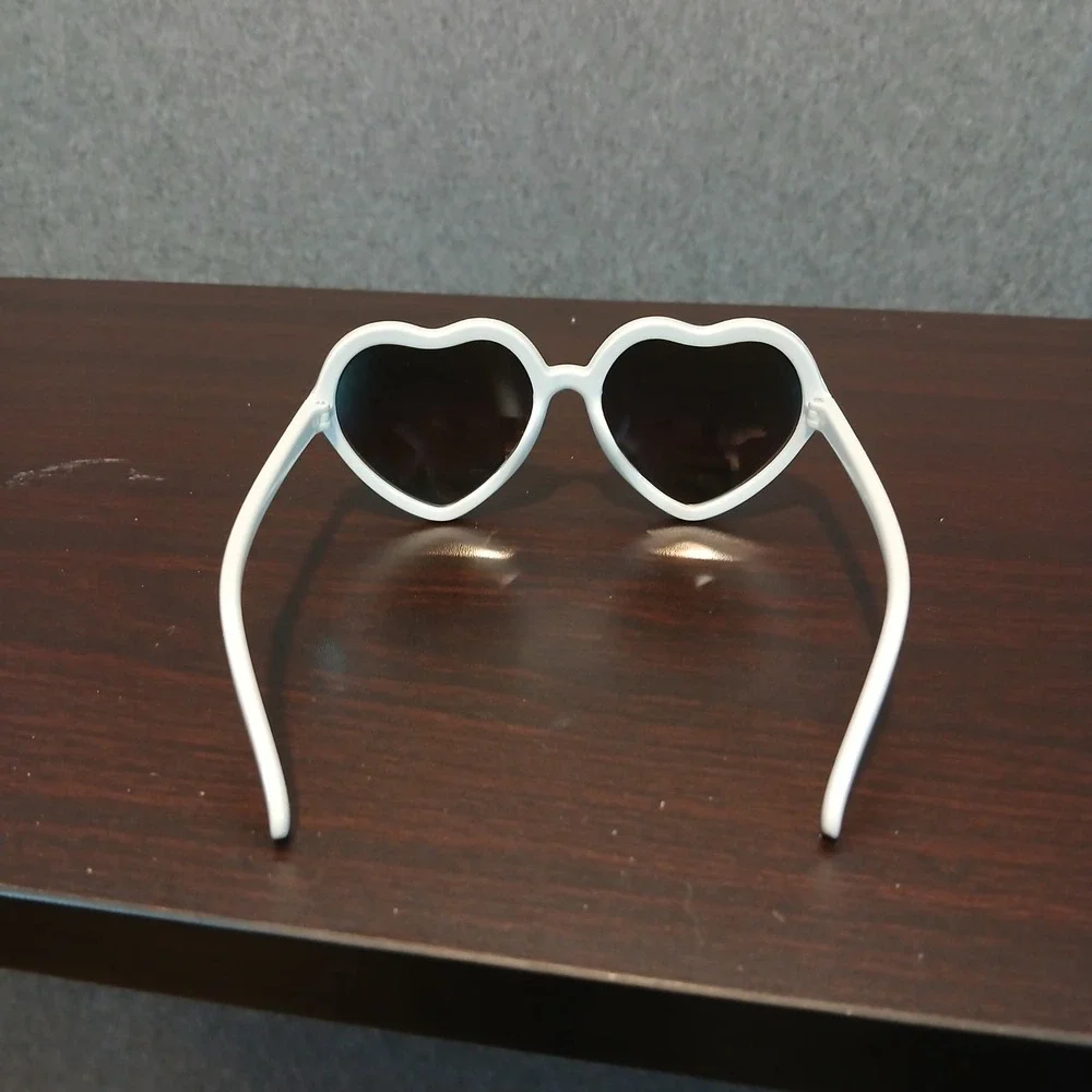 Panama Jack Kids heart Sunglasses holographic white lana del rey 2010s